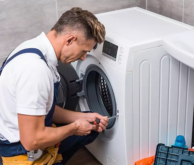Why Islip Laundry Operators Pick Home Appliances for Every Summit Dryer Failure?